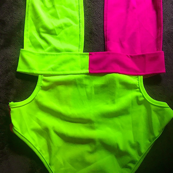 ATTRACTIVE & Inviting Swimsuit ๐ - Picture 8 of 9